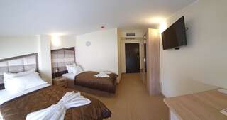 Отель Hotel Dream Стара-Загора Двухместный номер с 1 кроватью или 2 отдельными кроватями и собственной ванной комнатой-2