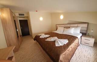 Отель Hotel Dream Стара-Загора Двухместный номер с 1 кроватью или 2 отдельными кроватями и собственной ванной комнатой-4